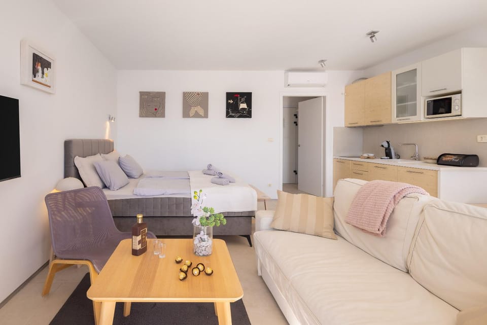 Bed, Seating area, microwave, towels, kitchen