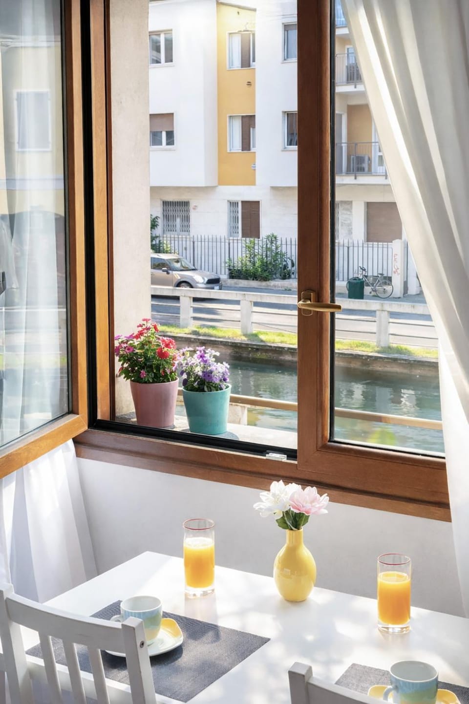 Day, View (from property/room), Balcony/Terrace, Living room, Food and drinks, Seating area, Floor plan, Dining area, Food, Drinks