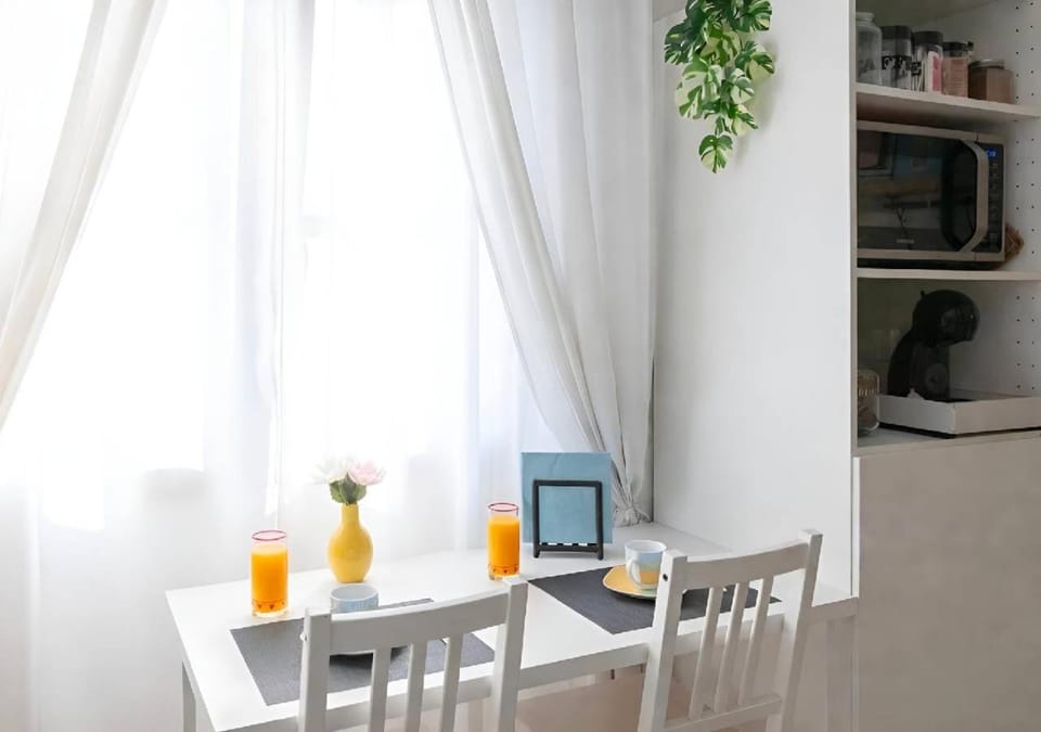 Living room, Seating area, Dining area, Breakfast, Lunch