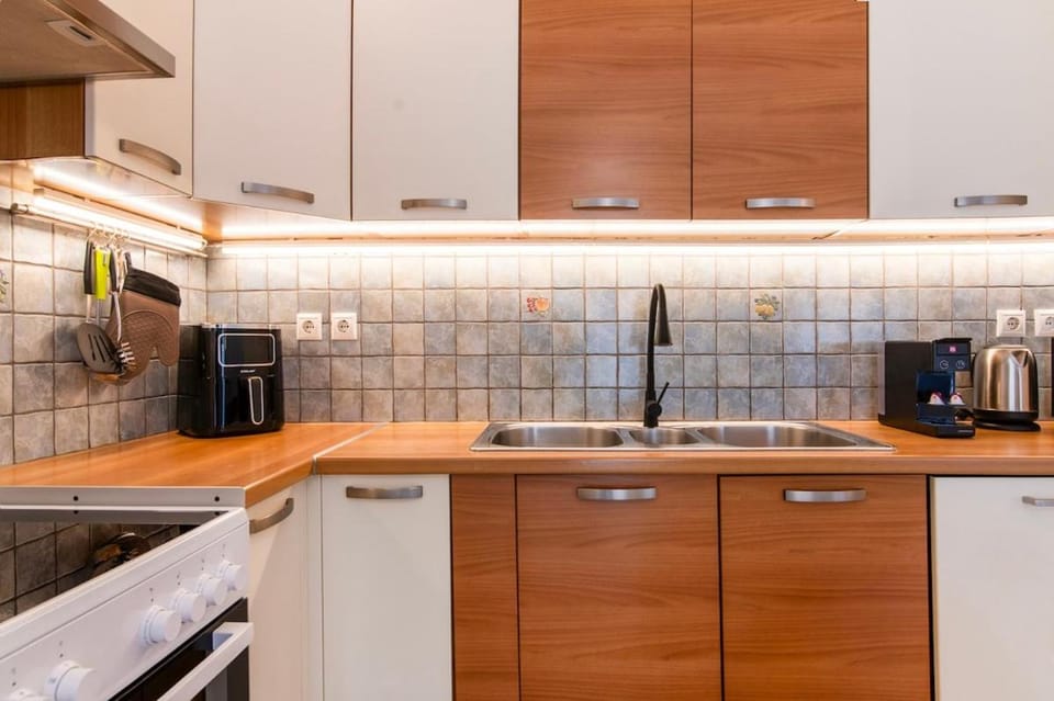 Modern Kalithea Apt 12 to Metro Fiber 500Mbps Apartment in Kallithea
