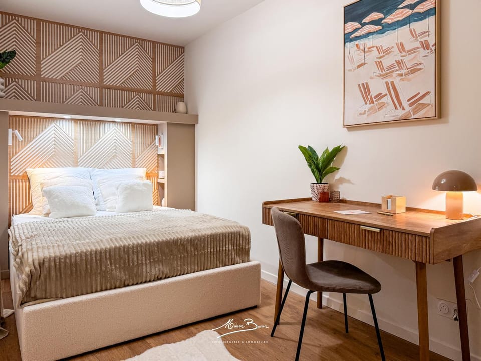 Bed, Photo of the whole room, Bedroom