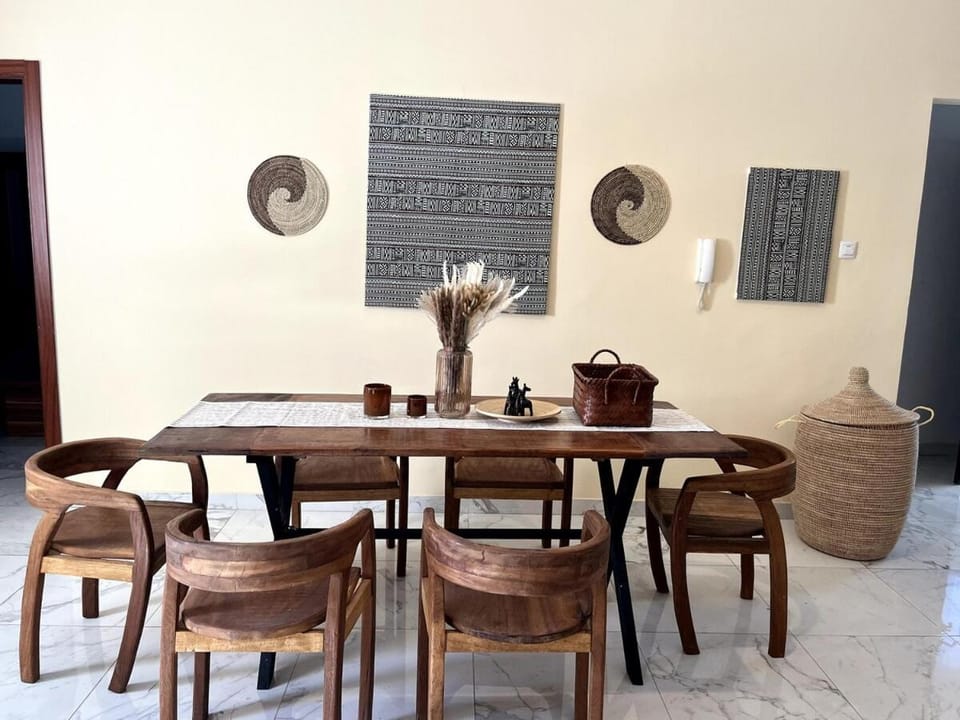 Seating area, Dining area