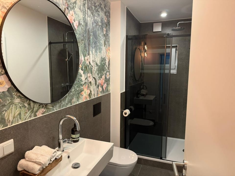 Bathroom, Decorative detail