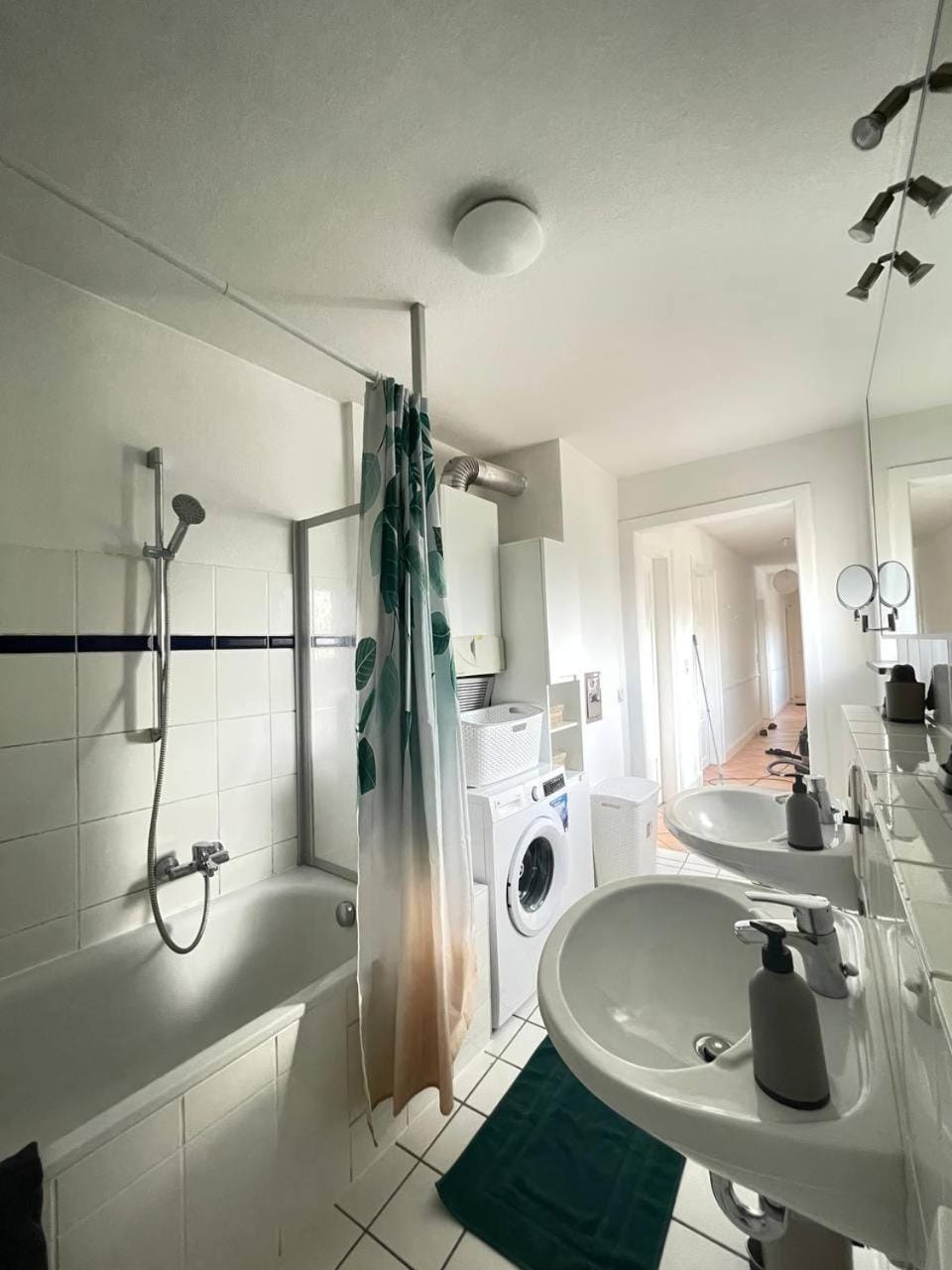 Shower, Toilet, Bathroom, Bath, towels, washing machine, washing machine
