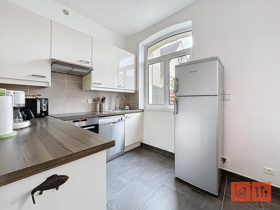 Kitchen or kitchenette, dishwasher, oven, stove