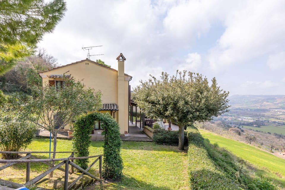 Property building, Patio, Spring, Day, Natural landscape, Garden, On site, Garden view, Mountain view