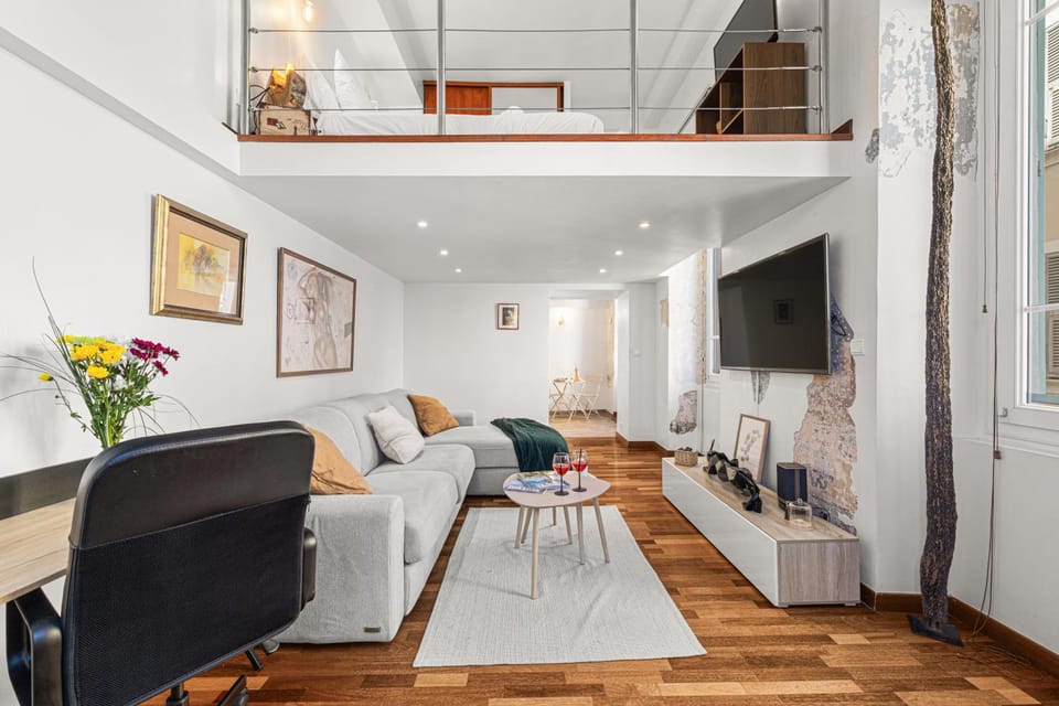 Duplex facing the Port - Old Nice - Beach within walking distance Apartment in Nice