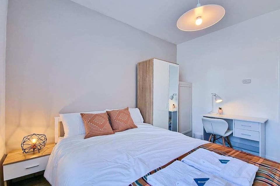 Bed, Bedroom, wardrobe