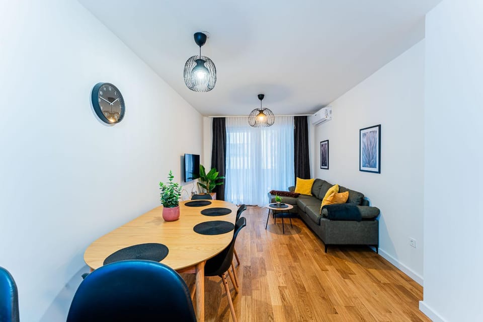 TV and multimedia, Living room, Dining area, air conditioner
