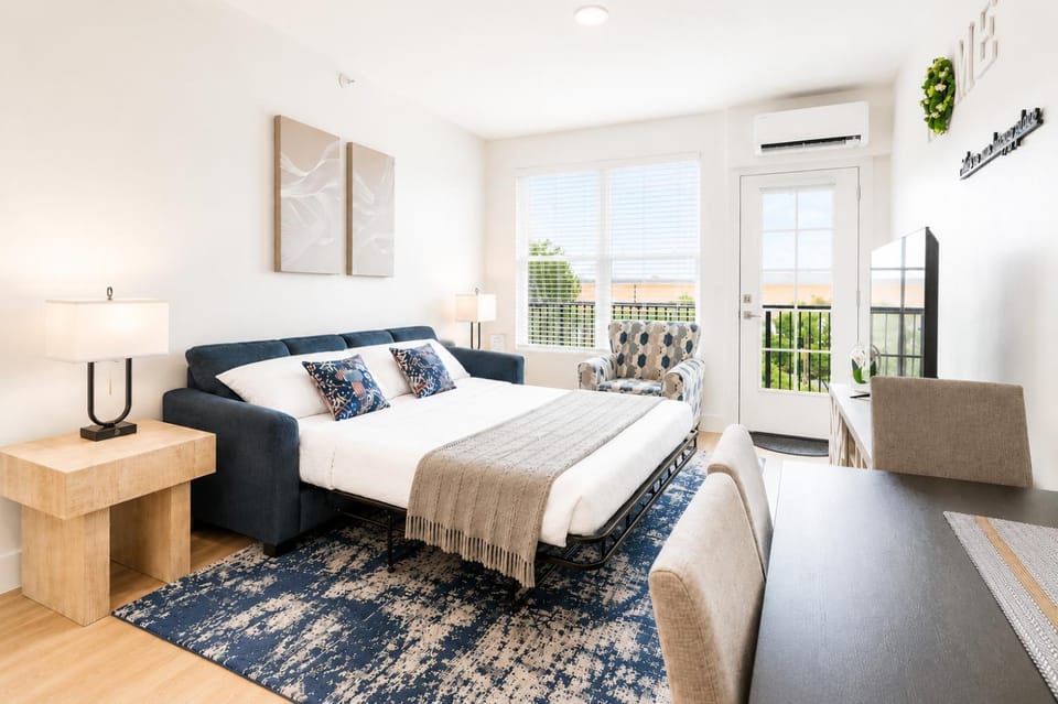 Bed, Living room, air conditioner