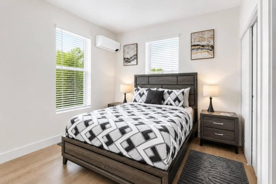 Premium Suite Steps from Convention Center, 3rd Floor, No Elevator, Stairs Access Only Apartment in Hot Springs