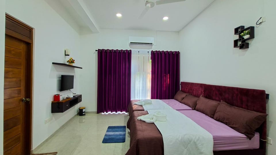 Bed, TV and multimedia, Photo of the whole room, Bedroom, air conditioner