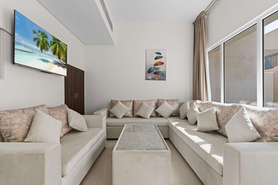 Elegant 3BR Villa Retreat w Private Backyard House in Dubai