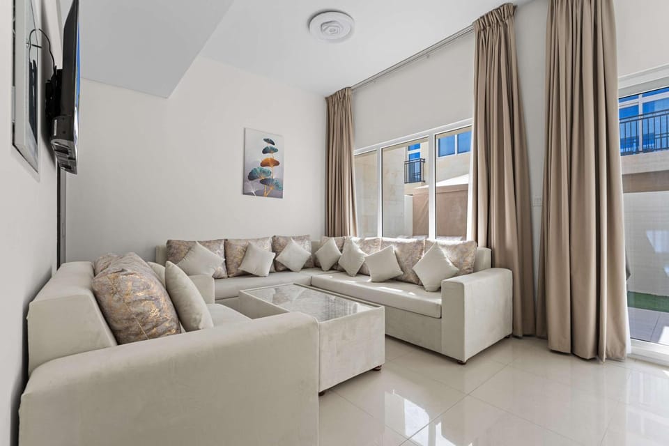 Elegant 3BR Villa Retreat w Private Backyard House in Dubai
