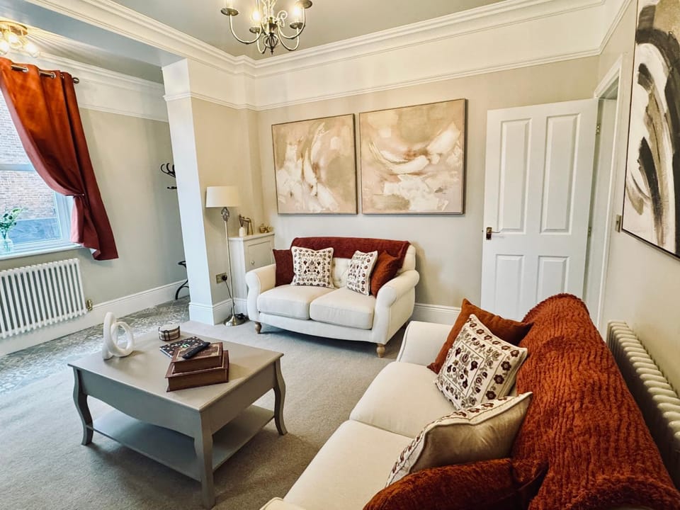 Living room, Seating area, internet