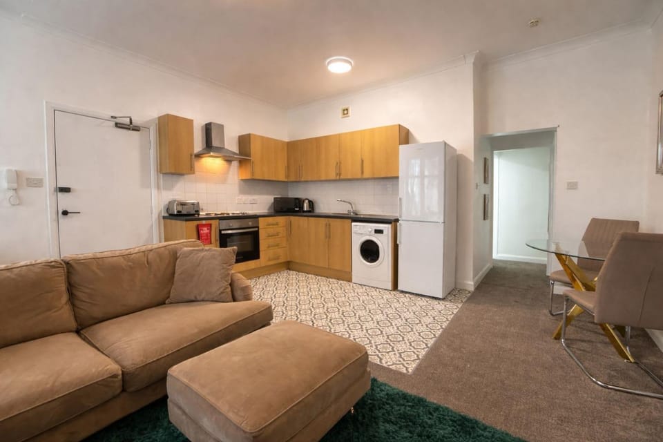 New Bright 1-Bed Flat Rear Access & Parking Apartment in Morecambe