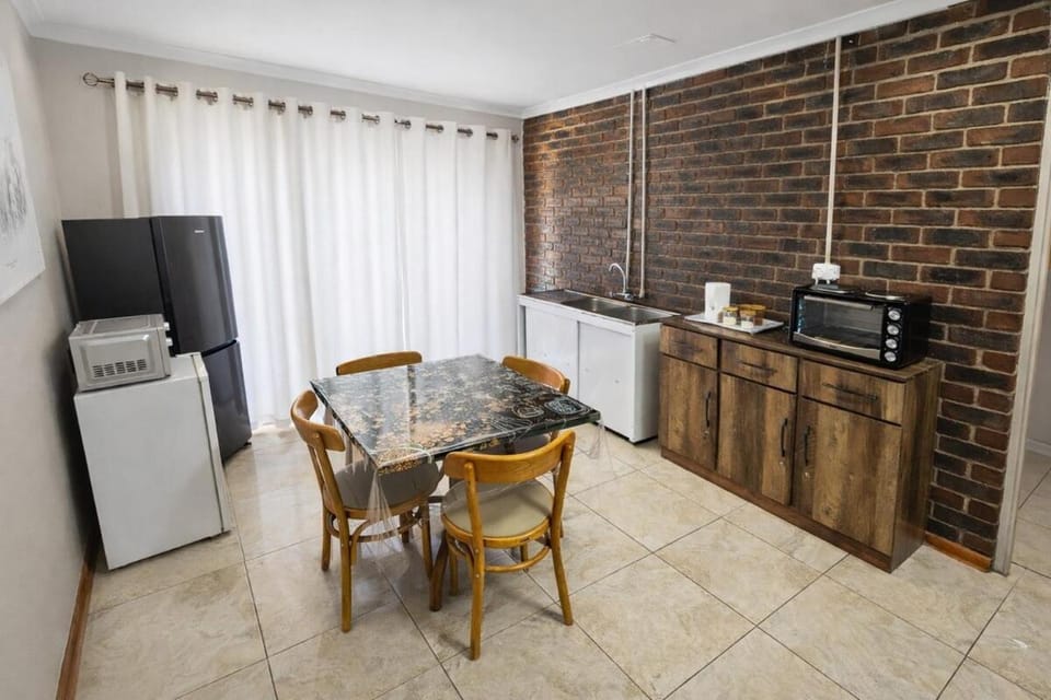 Work, Rest, Repeat, Comfortable 2BR Flat in Kathu Apartment in North West, South Africa
