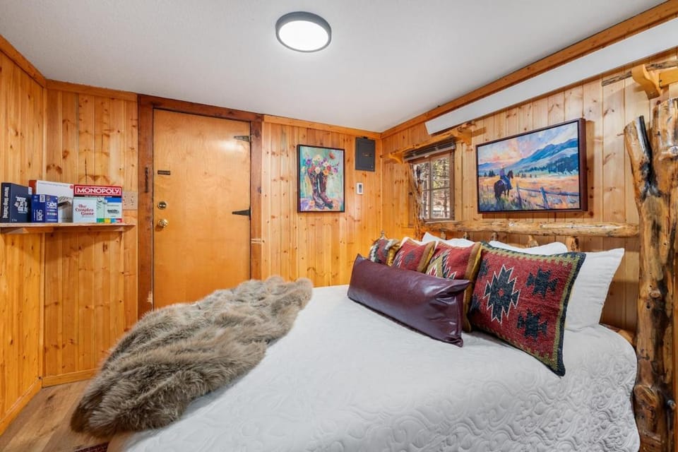 Bed, Decorative detail, Bedroom