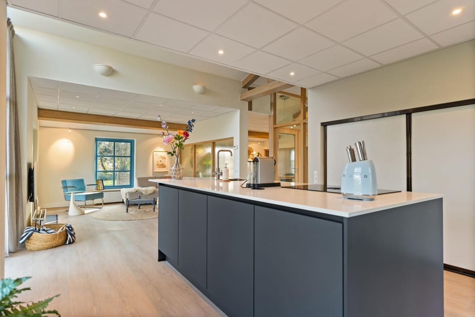 Seating area, kitchen