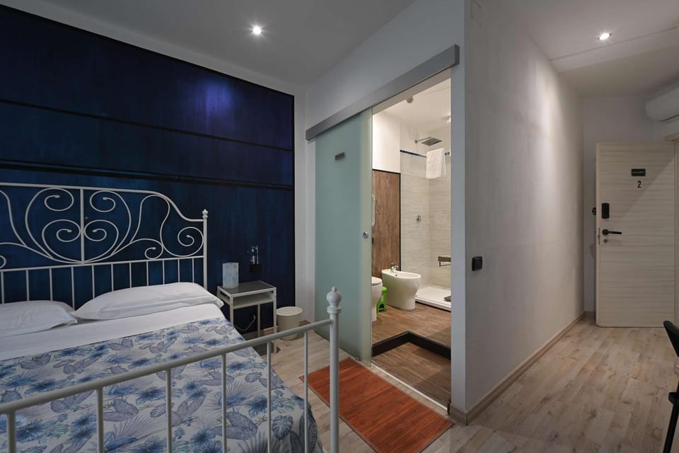 Shower, Toilet, Bed, Bathroom, Photo of the whole room, Bedroom, towels