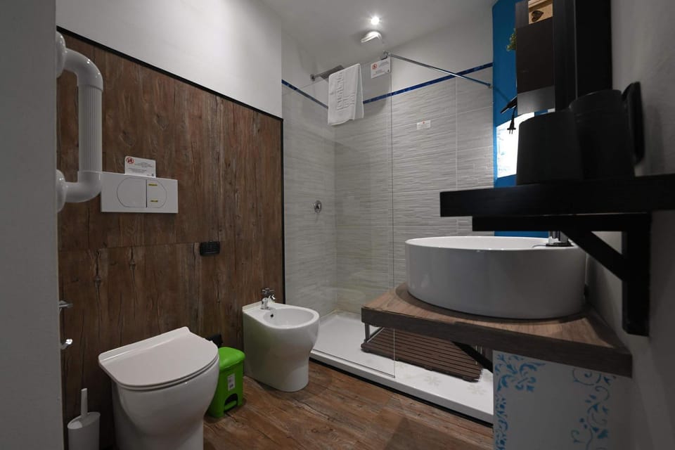 Shower, Toilet, Bathroom, bidet, towels