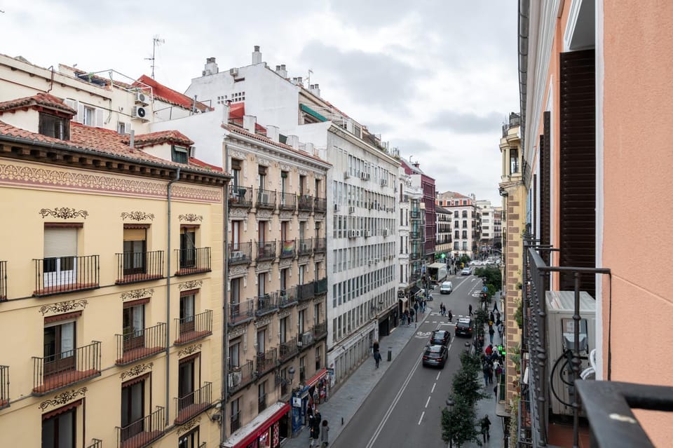 Property building, Day, Neighbourhood, City view, Street view, Location