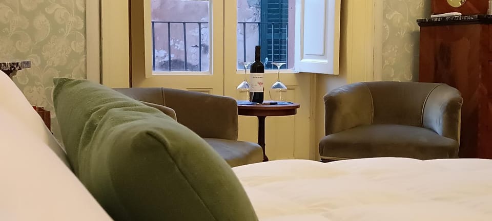 Seating area, Bedroom