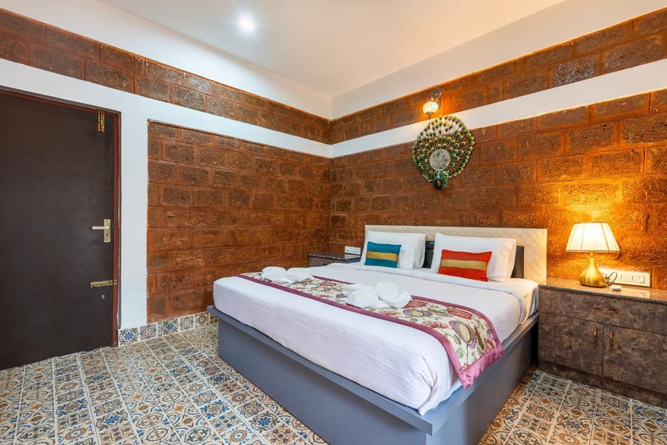 Courtyard Banyan Rustic 2 BHK villa with pool, gazebo By ELIVAAS Signature Villa in Karnataka