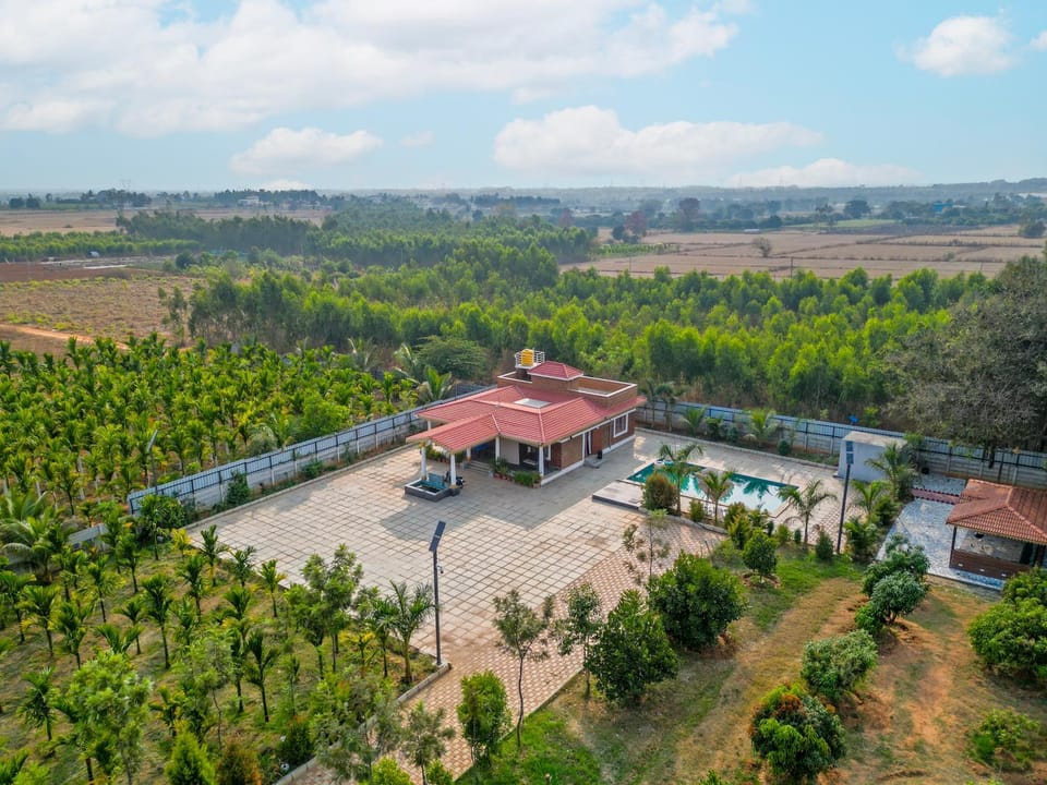 Property building, Facade/entrance, Bird's eye view