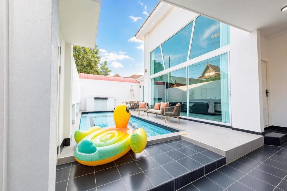 Seating area, Pool view, Pool view, Swimming pool, Swimming pool, Swimming pool