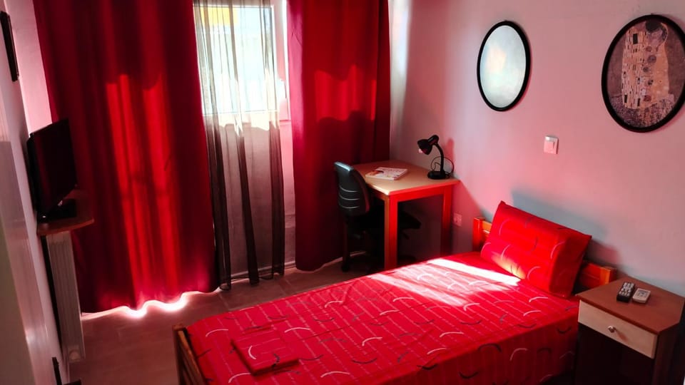 Photo of the whole room, Bedroom