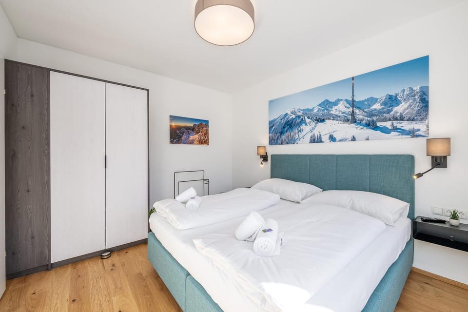 Bed, Bedroom, towels, wardrobe