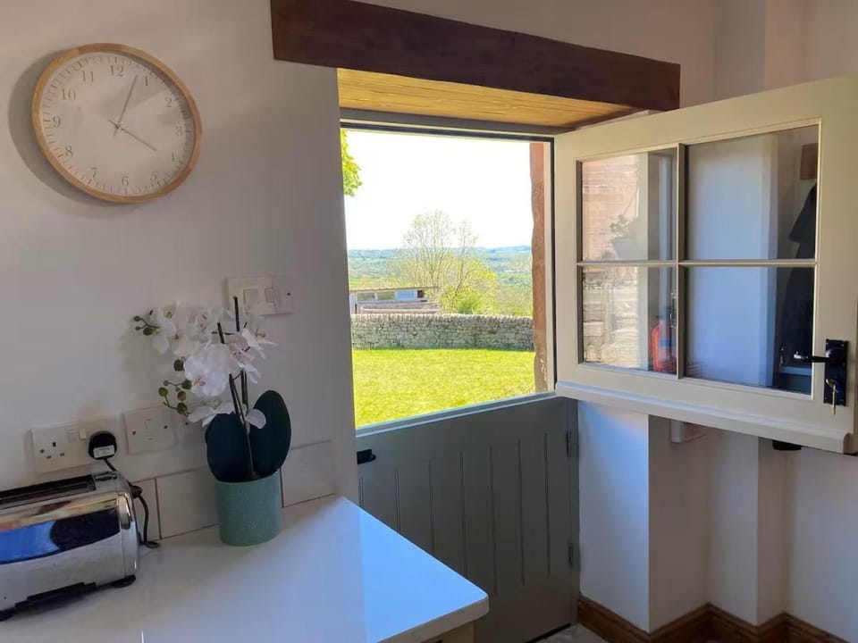 Facade/entrance, Kitchen or kitchenette