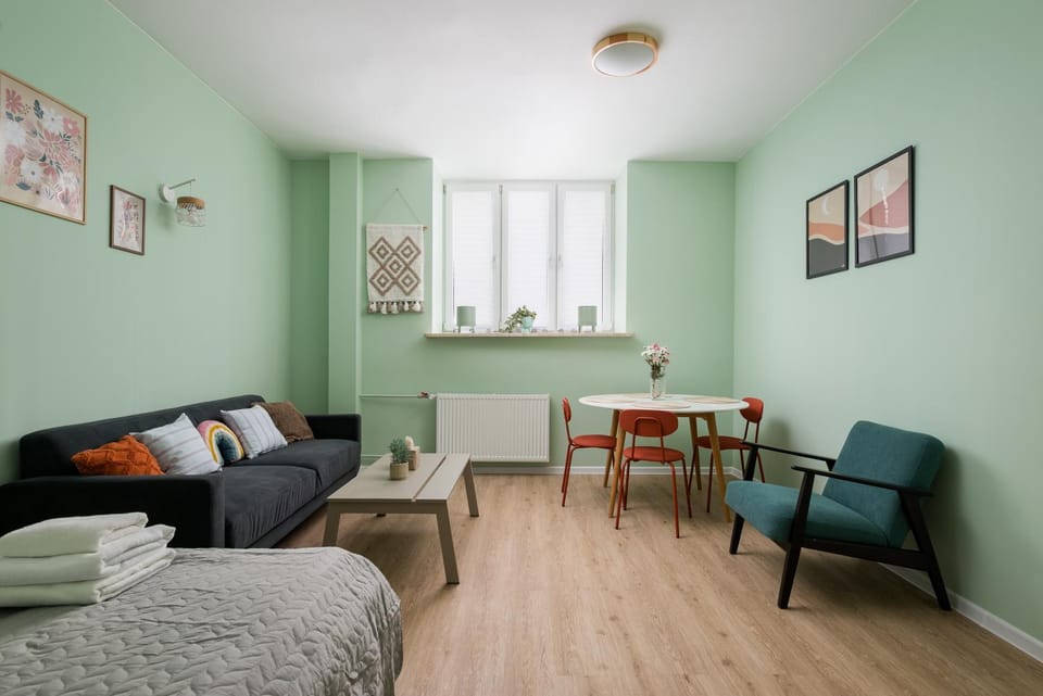 Bed, Living room, Photo of the whole room, Seating area, Dining area, Bedroom
