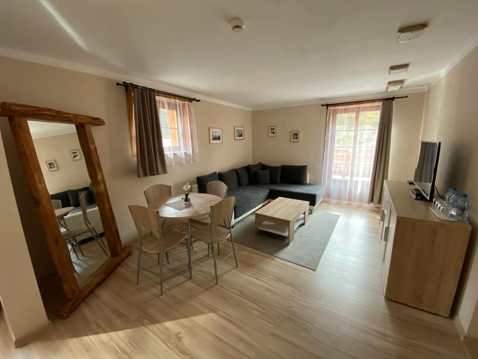 Willa Orle Gniazdo Bed and Breakfast in Lower Silesian Voivodeship
