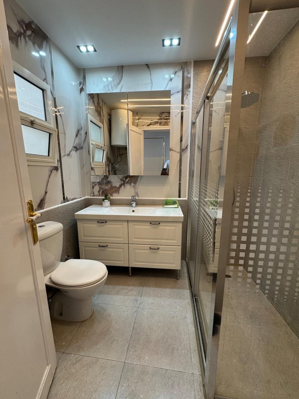 Nile View Zamalek شقة فندقية اطلالة نيلية بالزمالك Apartment in Cairo