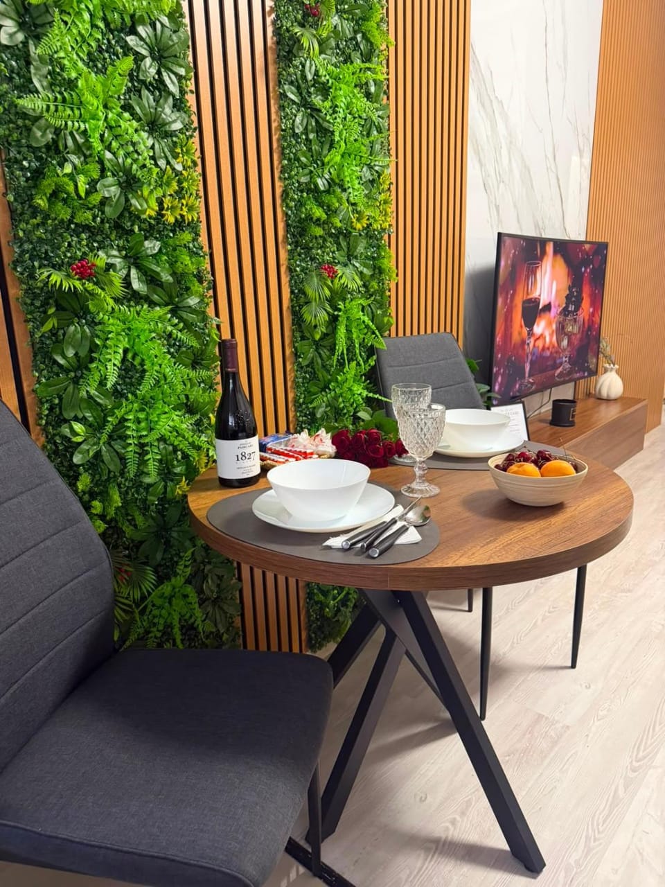 Massage, Living room
