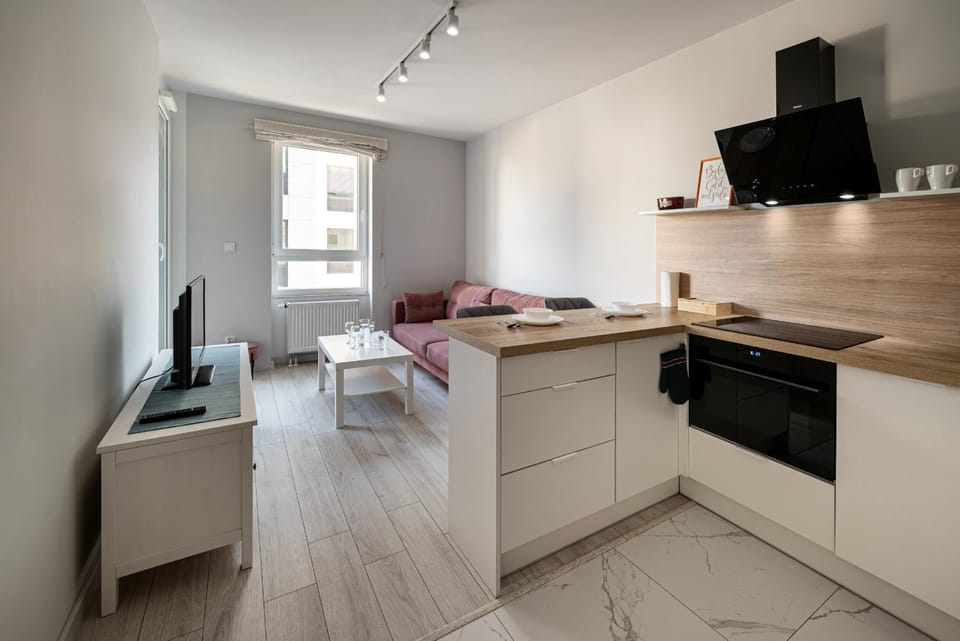 TV and multimedia, Kitchen or kitchenette, stove
