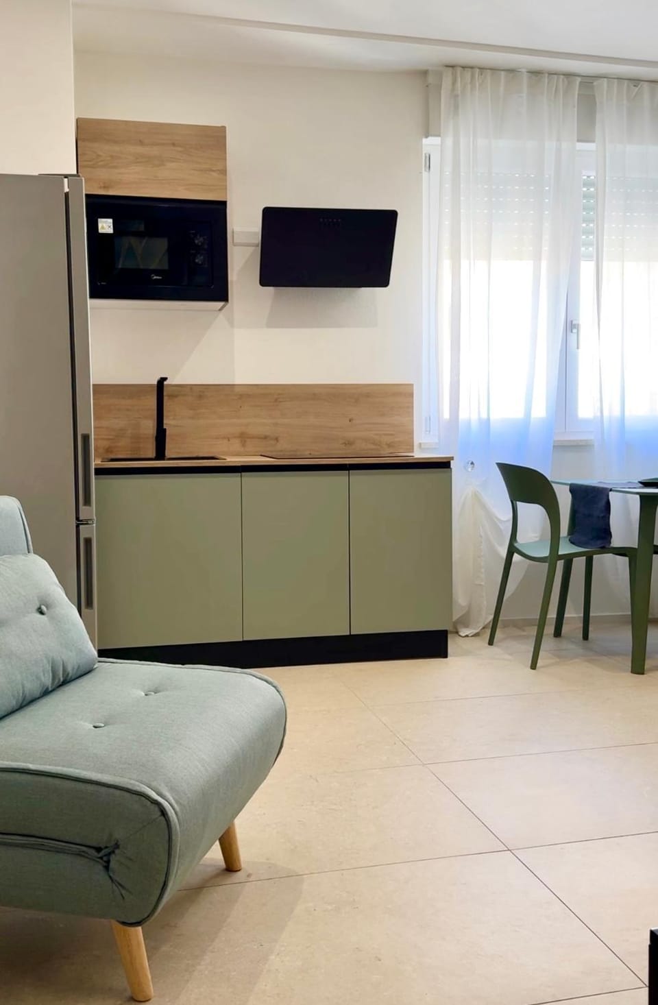 Communal lounge/ TV room, Kitchen or kitchenette, Living room, Seating area, microwave
