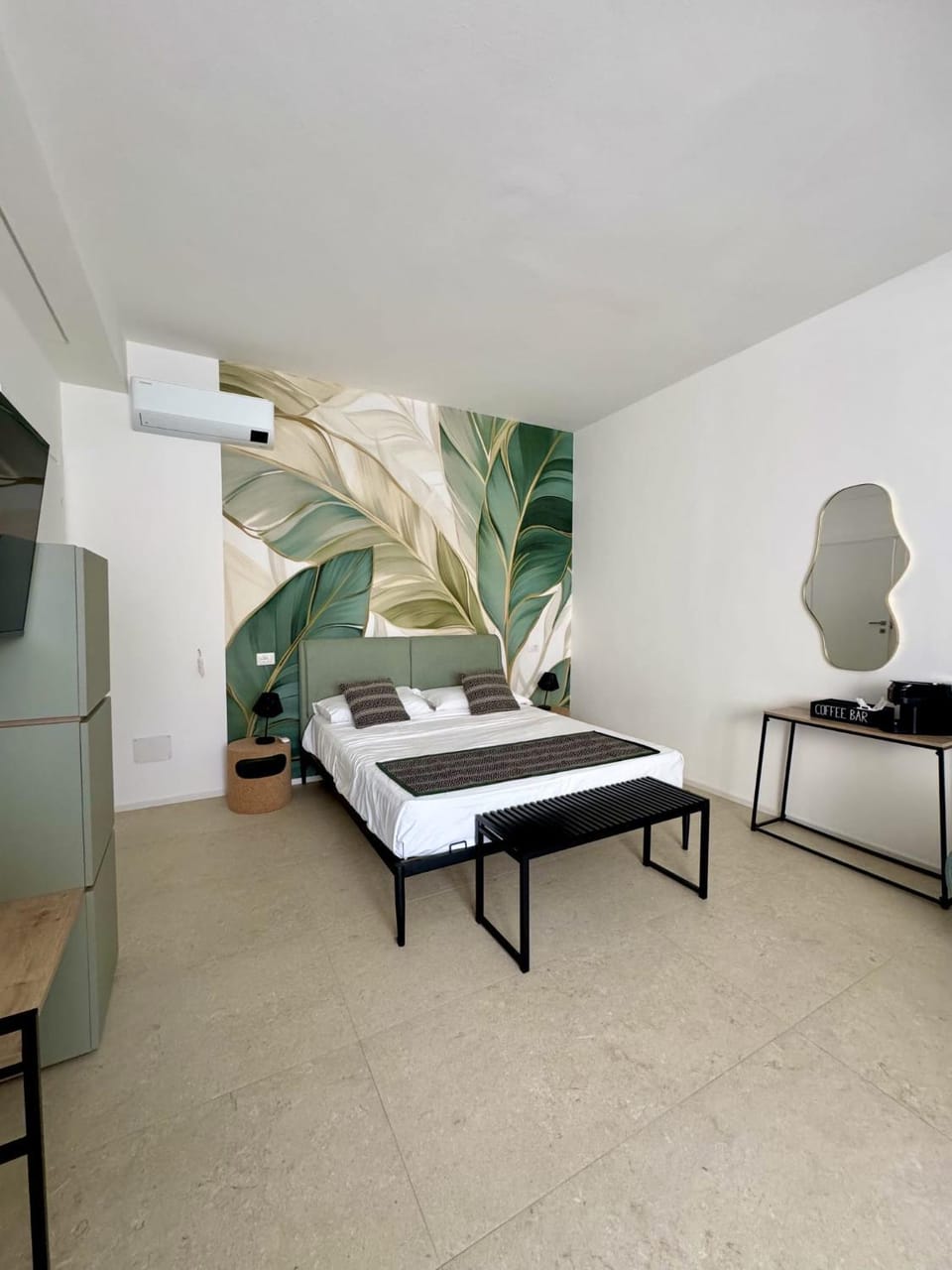 Bed, TV and multimedia, Coffee/tea facilities, wardrobe, air conditioner