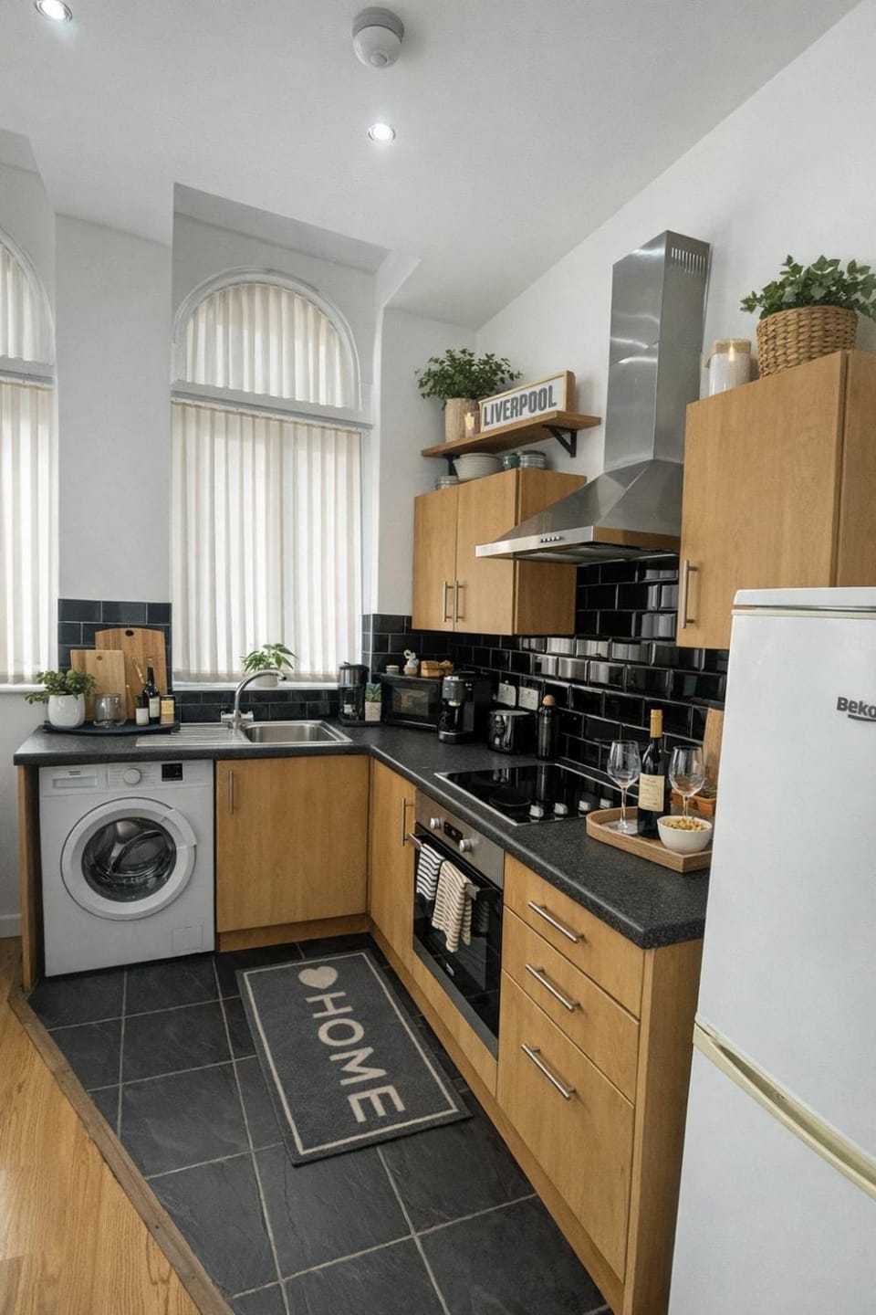 Coffee/tea facilities, Kitchen or kitchenette, oven, toaster, washing machine, dryer