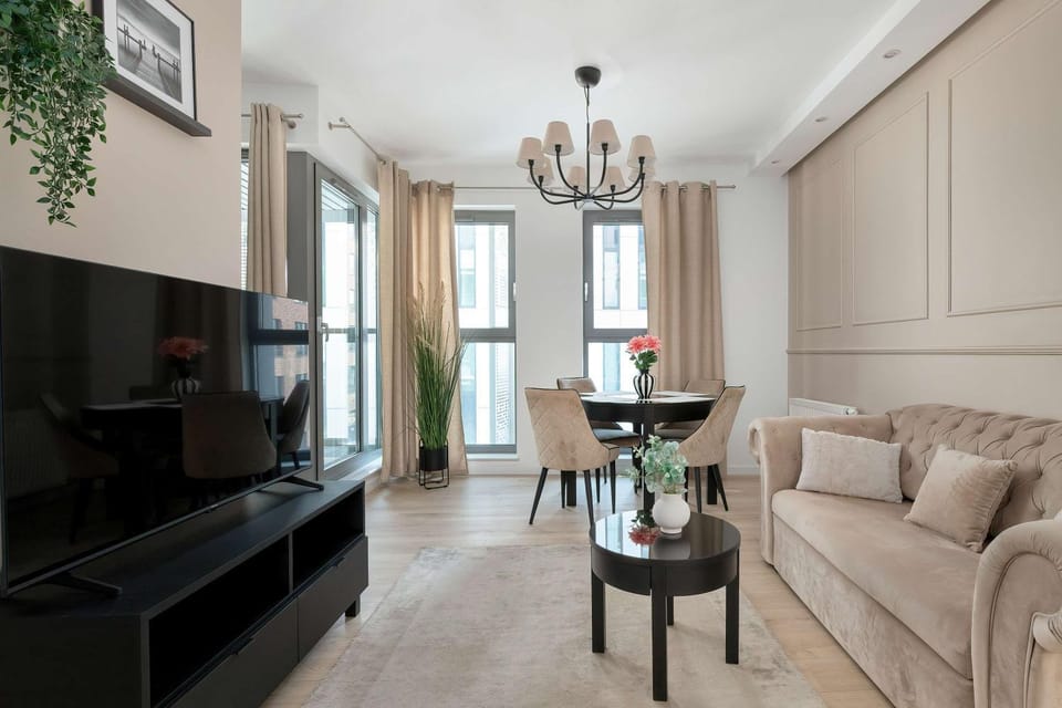 TV and multimedia, Living room, Seating area, Evening entertainment