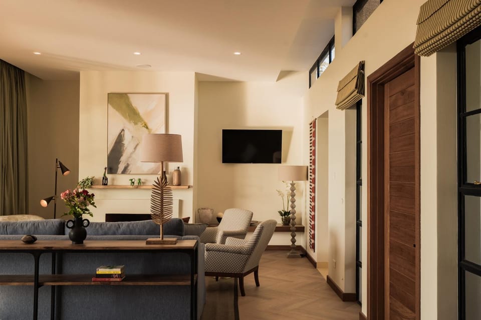 Communal lounge/ TV room, Living room, Seating area, Evening entertainment