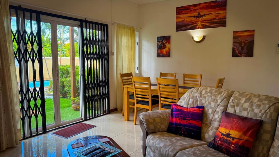 Living room, Dining area