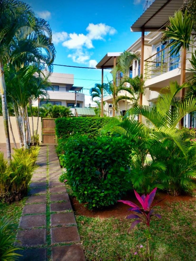 Facade/entrance, Garden