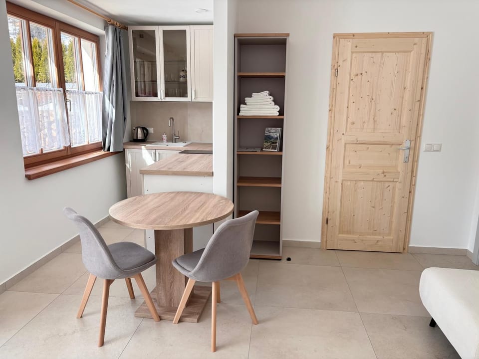 Kitchen or kitchenette, Living room, Photo of the whole room, Seating area, Dining area