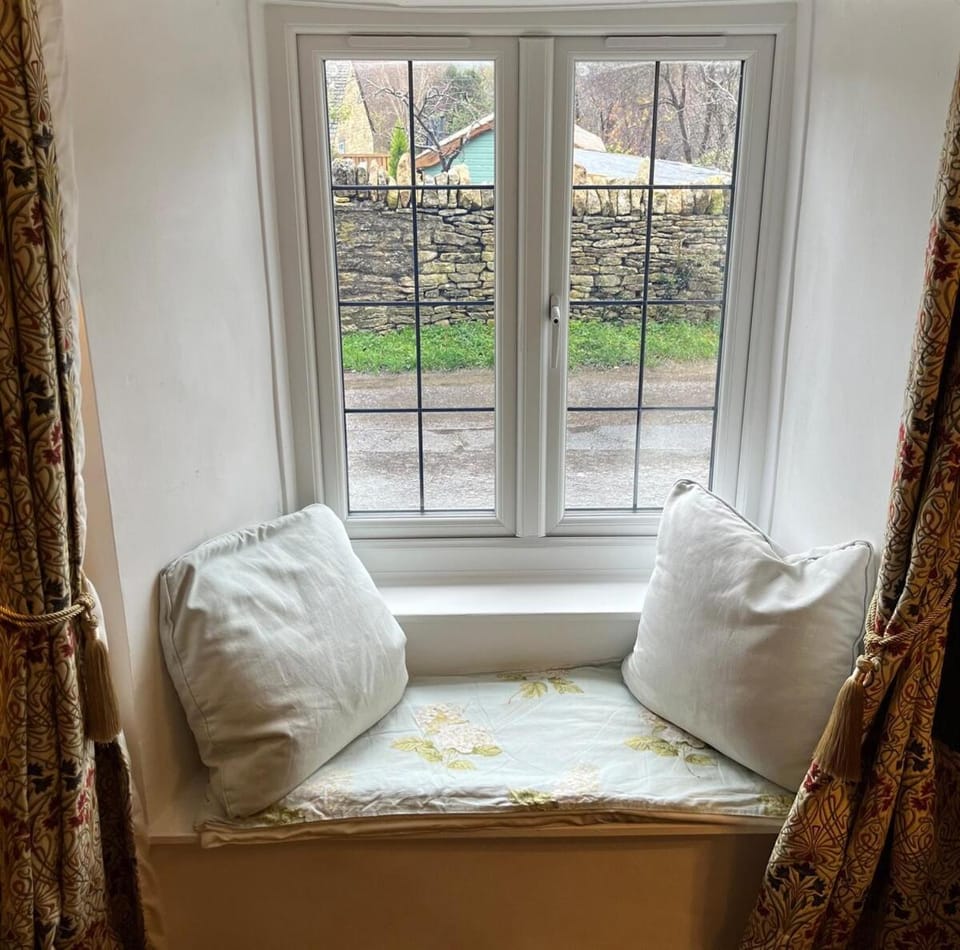 Charming Cotswold cottage with stunning views House in Stroud District