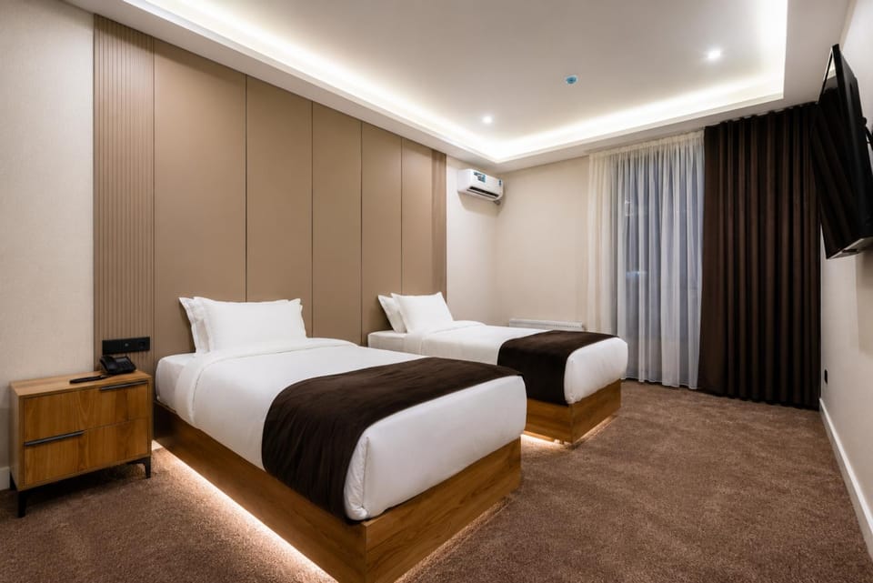 Bed, TV and multimedia, Photo of the whole room, air conditioner