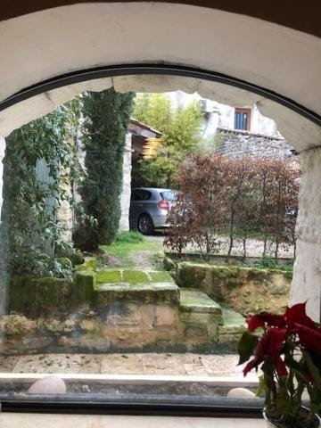 Maison du XVI èm siècle centre historique House in Provence