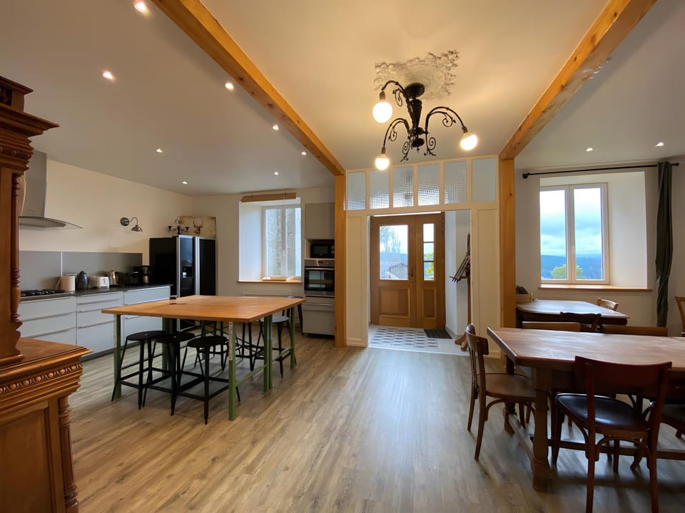 Property building, Kitchen or kitchenette, Living room
